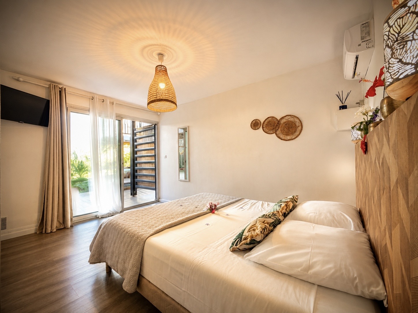 Chambre rez-de-chaussée avec terrasse